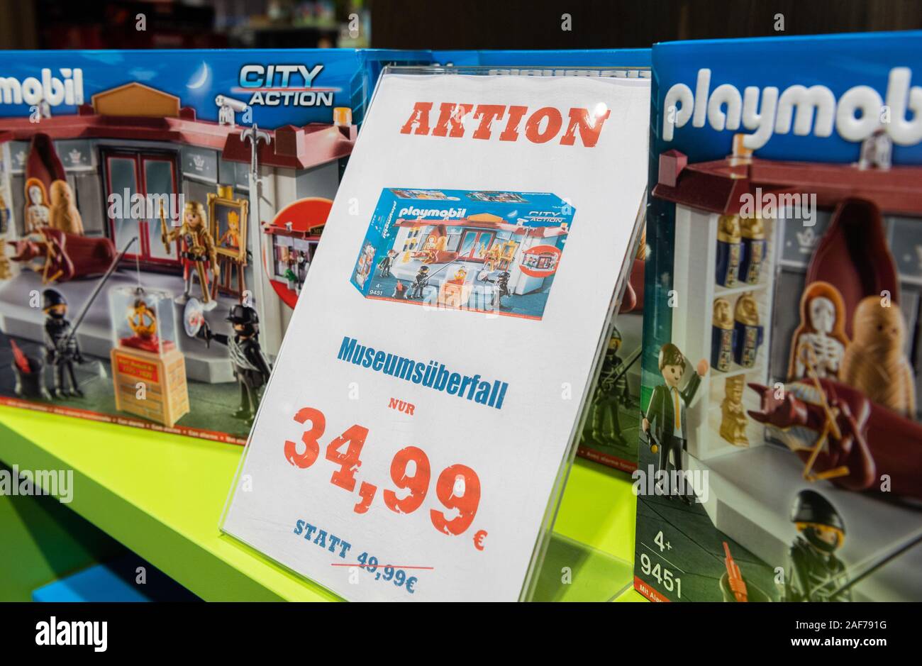 Dresden, Germany. 13th Dec, 2019. The Playmobil game "Museum Robbery" from  the series "City Action" is offered in a Dresden toy store at a special  price. The store responded to the spectacular
