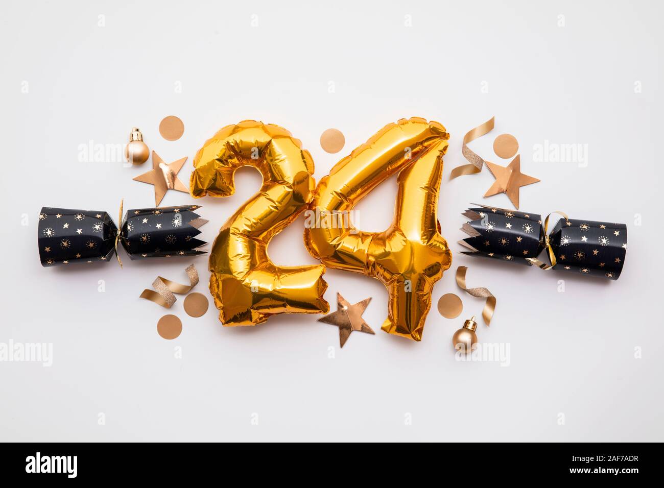 Christmas eve. 24th December gold number with festive chrstmas cracker Stock Photo