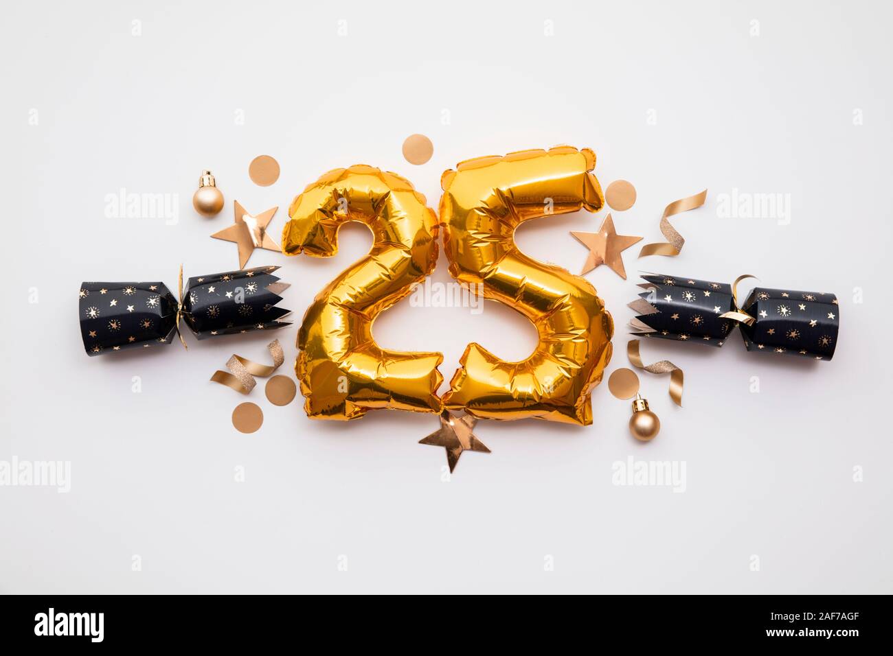 Christmas day. 25th December gold number with festive chrstmas cracker Stock Photo
