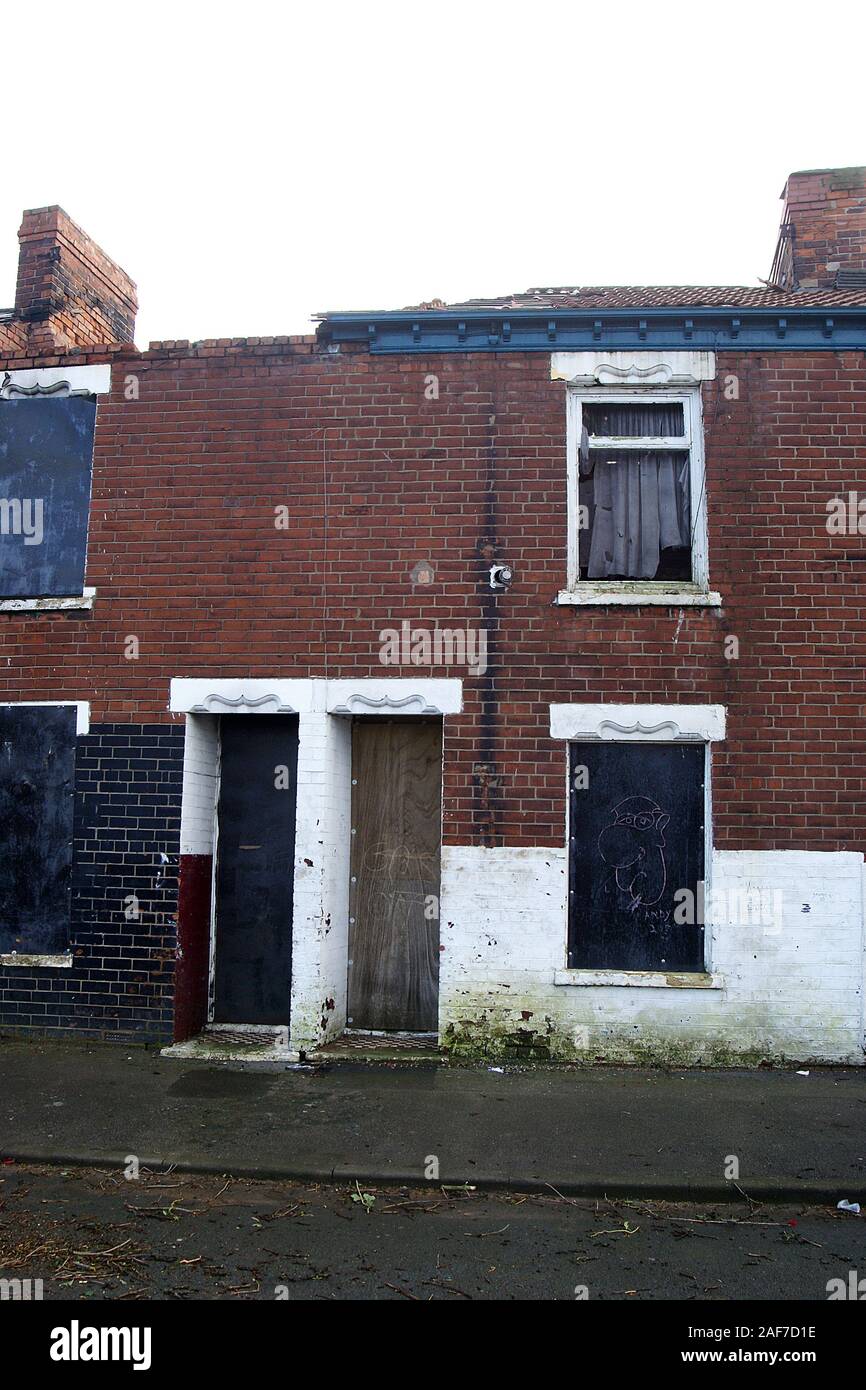 Hull, slum housing Stock Photo Alamy