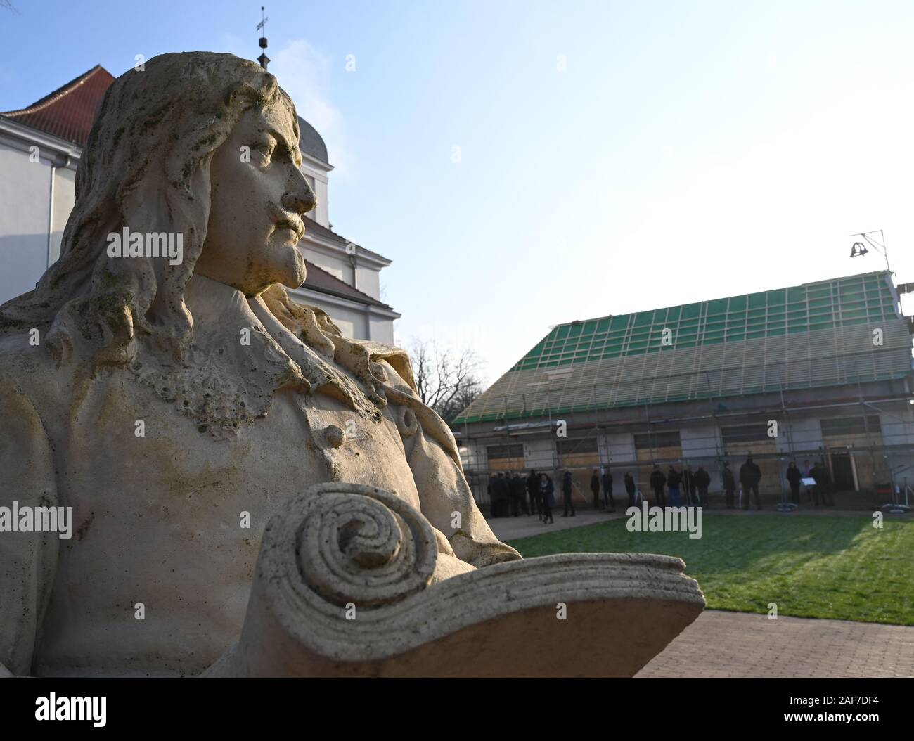 Altlandsberg, Germany. 13th Dec, 2019. A sandstone sculpture by Otto Freyherr von Schwerin (Lord of Old Landsberg 1654 - 1679) stands on the Altlandsberg castle estate in front of the Orangery. The Orangerie, which was part of the baroque park, was rebuilt on a historic site. Credit: Bernd Settnik/dpa-Zentralbild/ZB/dpa/Alamy Live News Stock Photo