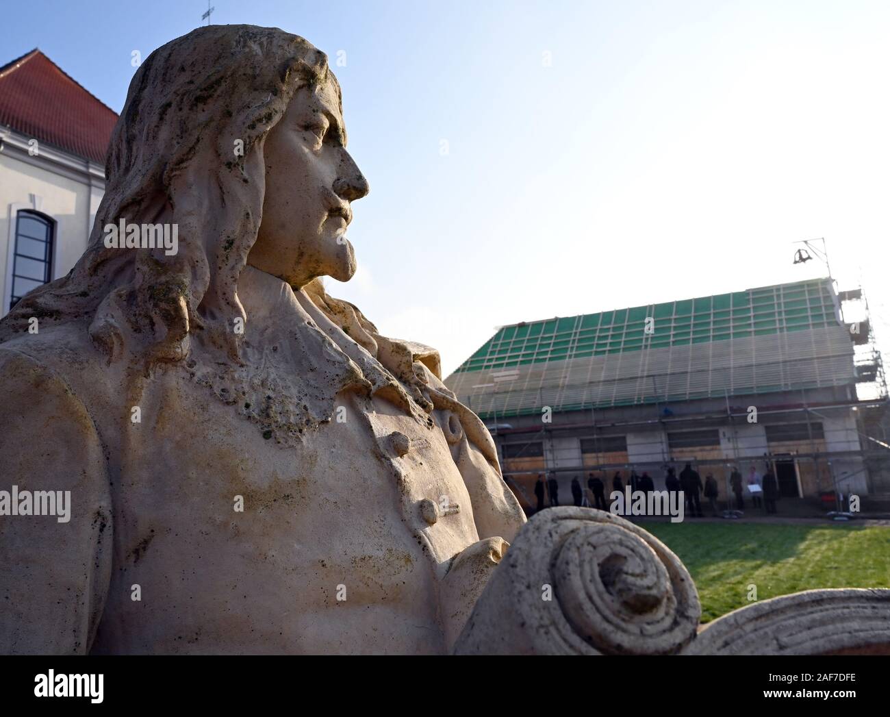 Altlandsberg, Germany. 13th Dec, 2019. A sandstone sculpture by Otto Freyherr von Schwerin (Lord of Old Landsberg 1654 - 1679) stands on the Altlandsberg castle estate in front of the Orangery. The Orangerie, which was part of the baroque park, was rebuilt on a historic site. Credit: Bernd Settnik/dpa-Zentralbild/ZB/dpa/Alamy Live News Stock Photo