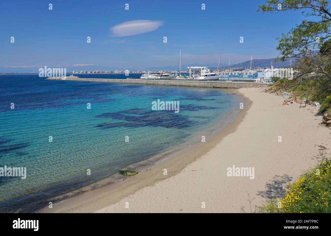 Spain Costa Brava, Mediterranean beach with clear water, Roses town, Platja Dels Palangrers, Catalonia, Alt Emporda Stock Photo