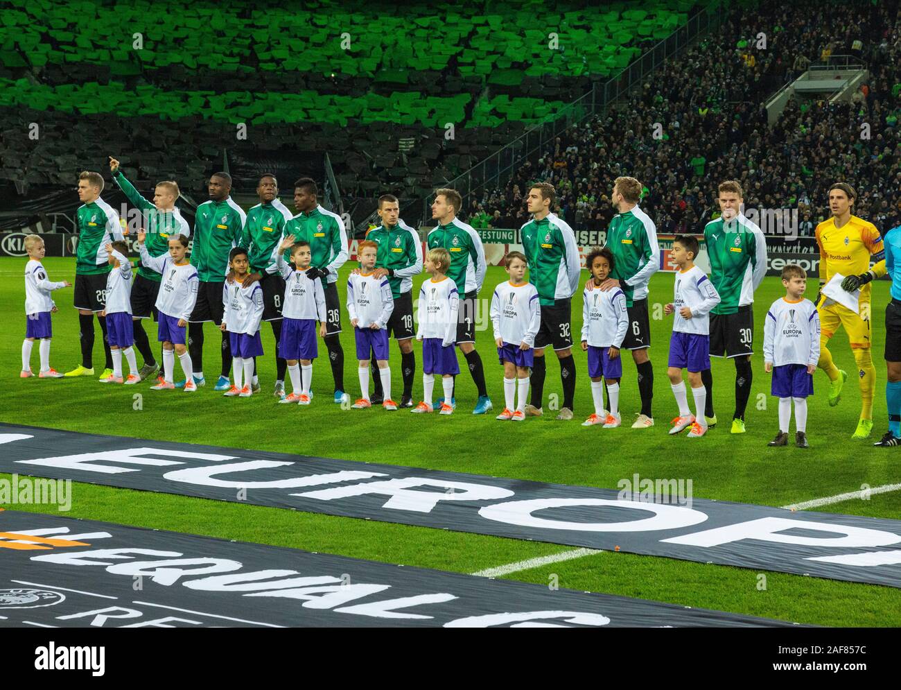 sports, football, UEFA Europe League, 2019/2020, Group Stage, Group J, Matchday 6, Borussia Moenchengladbach vs. Istanbul Basaksehir FK 1-2, Stadium Borussia Park, Gladbach team and running-in kids, f.l.t.r. Matthias Ginter, Oscar Wendt, Marcus Thuram, Denis Zakaria, Breel Embolo, Stefan Lainer, Patrick Herrmann, Florian Neuhaus, Christoph Kramer, Nico Elvedi, keeper Yann Sommer Stock Photo