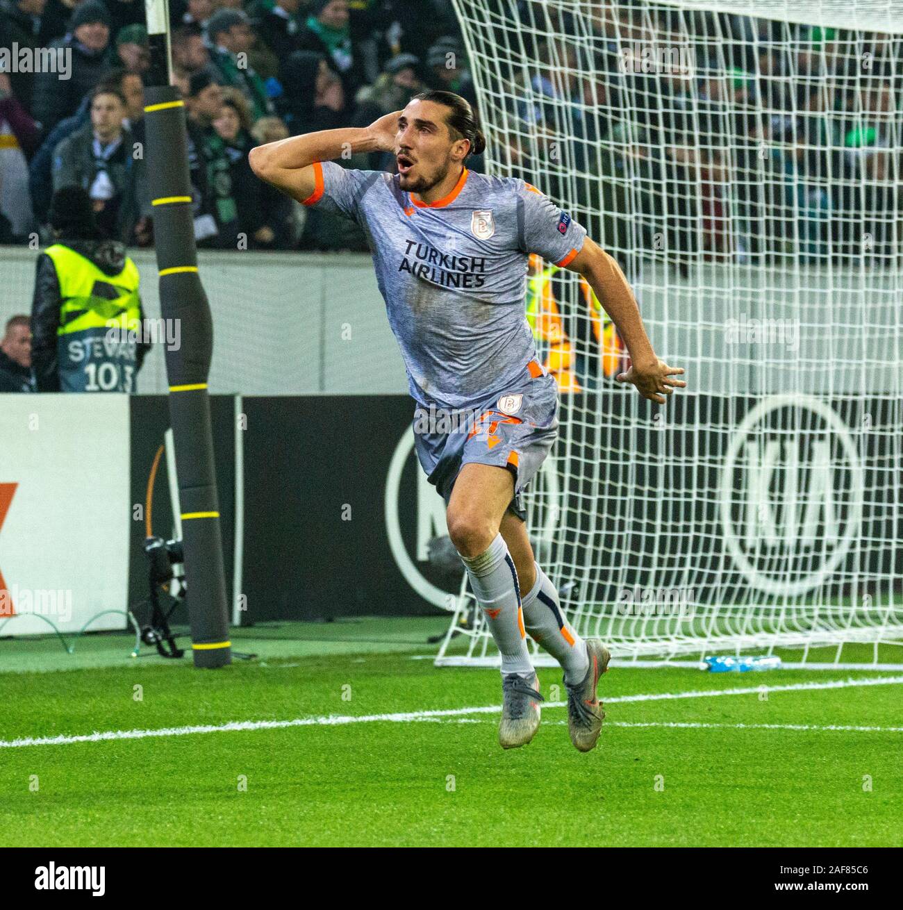 Sports Football Uefa Europe League 2019 2020 Group Stage Group J Matchday 6 Borussia Moenchengladbach Vs