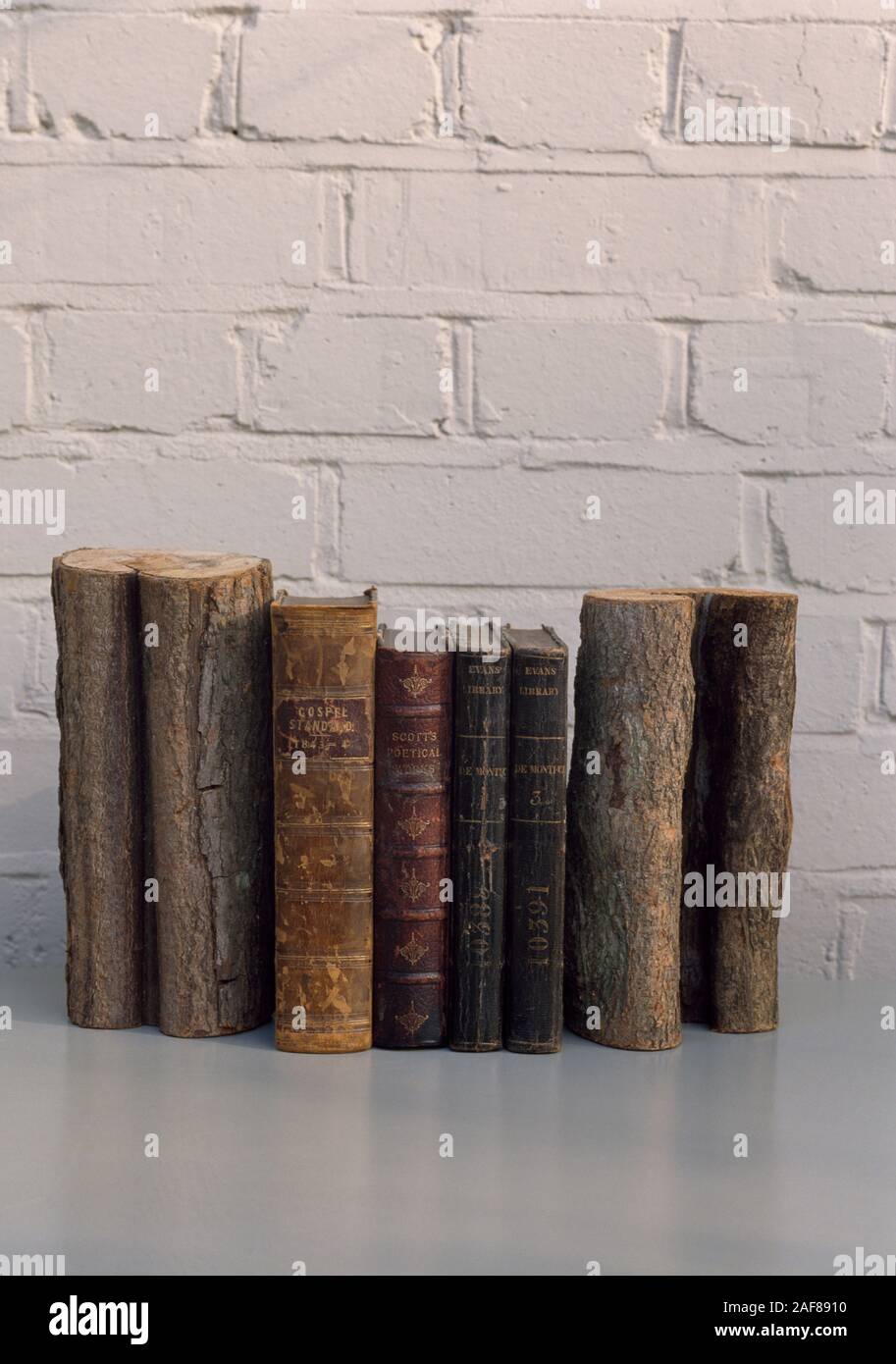 Book ends hi-res stock photography and images - Alamy