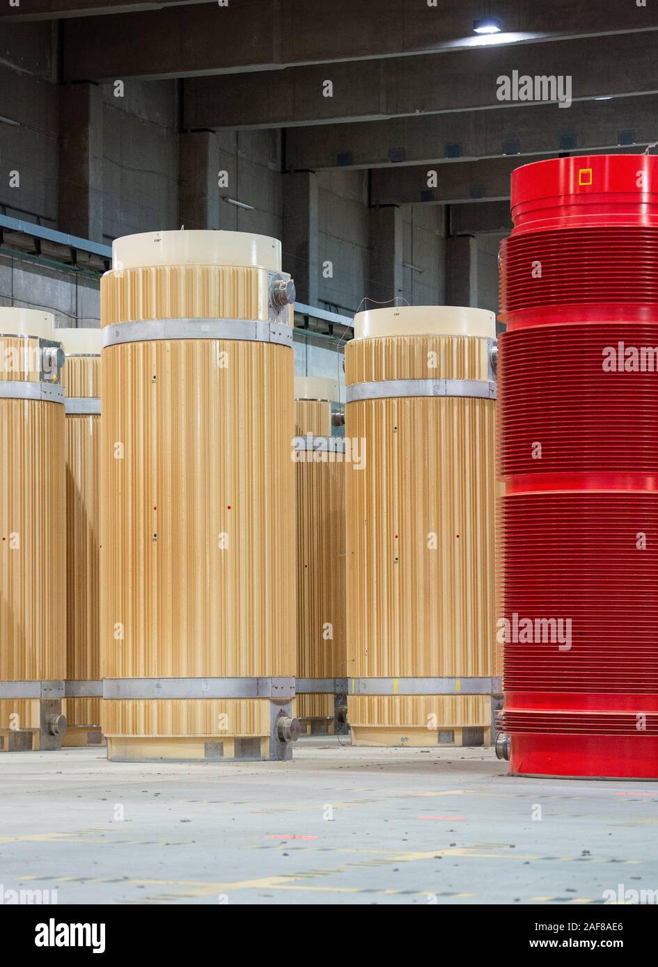 11 December 2019, Lower Saxony, Gorleben: Containers with high-level radioactive waste are in interim storage. The Gorleben nuclear waste storage facility is an interim storage facility for spent fuel elements and high-level radioactive waste. To date, 13 Castor transports with highly radioactive material have reached the transport container warehouse between 1995 and 2011. Until a repository has been found, the nuclear waste is to be temporarily stored there. Photo: Lucas Bäuml/dpa Stock Photo