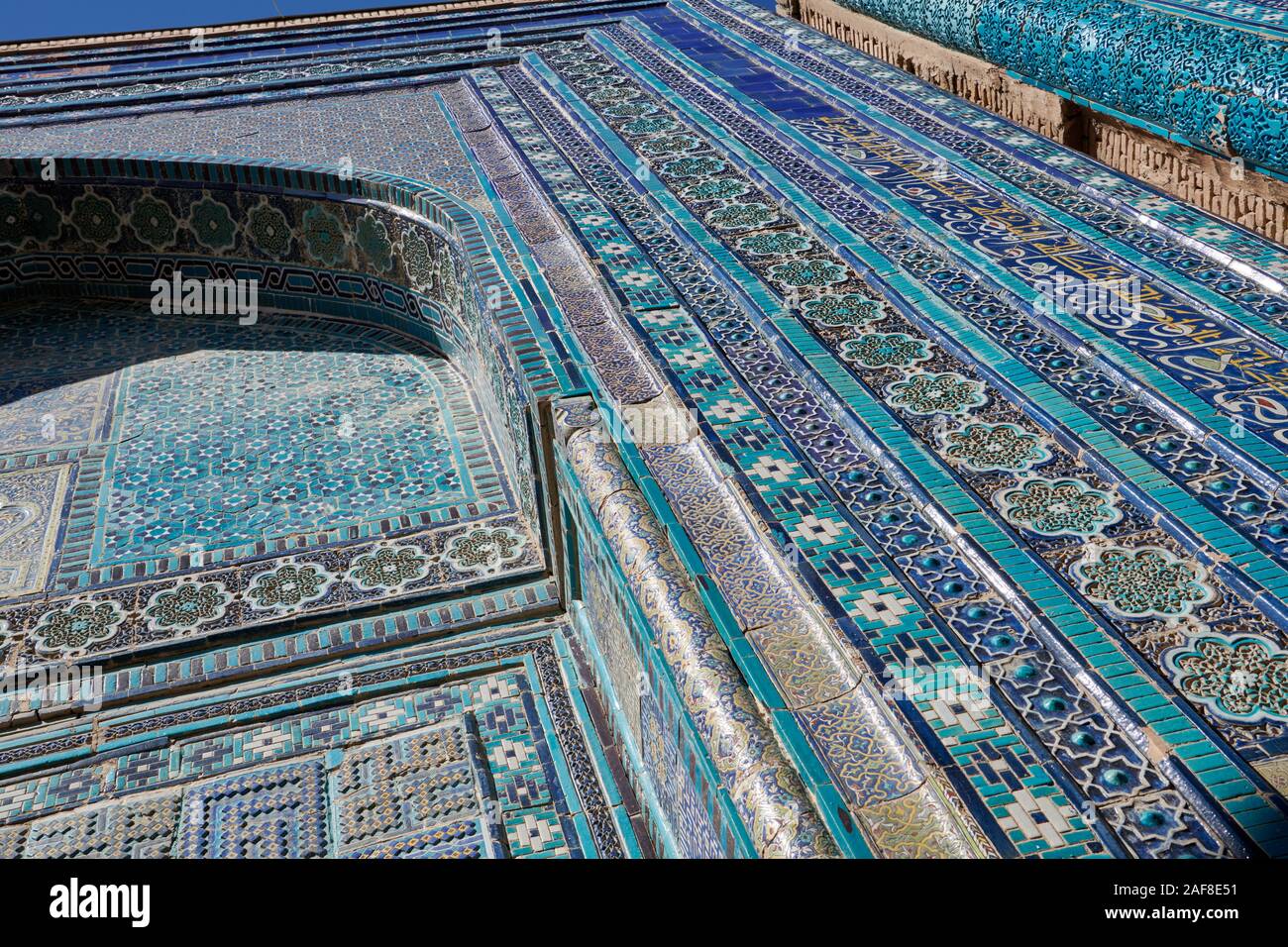 Details blauer Kacheln in Gräberstadt Schad-i Sinda, Samarkand, Usbekistan, Zentralasien |details of blue tiles in necropolis Shah-i-Zinda, Samarqand, Stock Photo