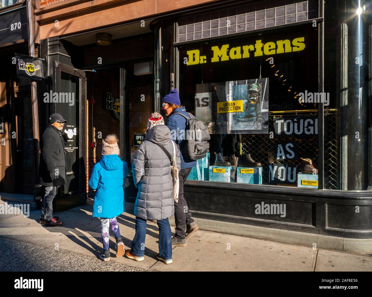 Shoppers enter a Dr. Martens shoe store in New York Saturday December 7,  2019, (© Richard B. Levine Stock Photo - Alamy