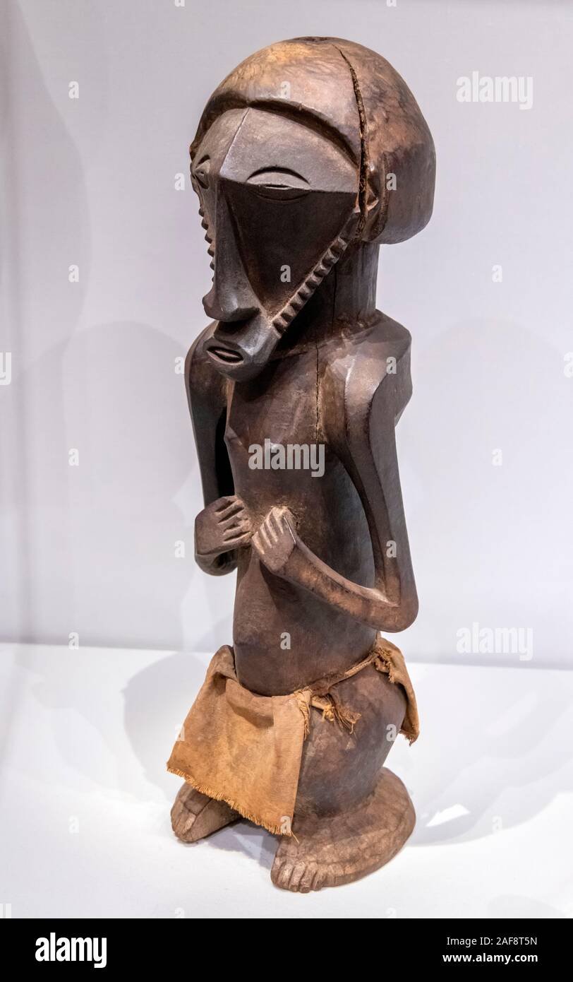 African art. Male Figure (Mishi), late 1800s-early 1900s, Central Africa, Democratic Republic of the Congo, Pre-Bembe, late 19th-early 20th century Stock Photo