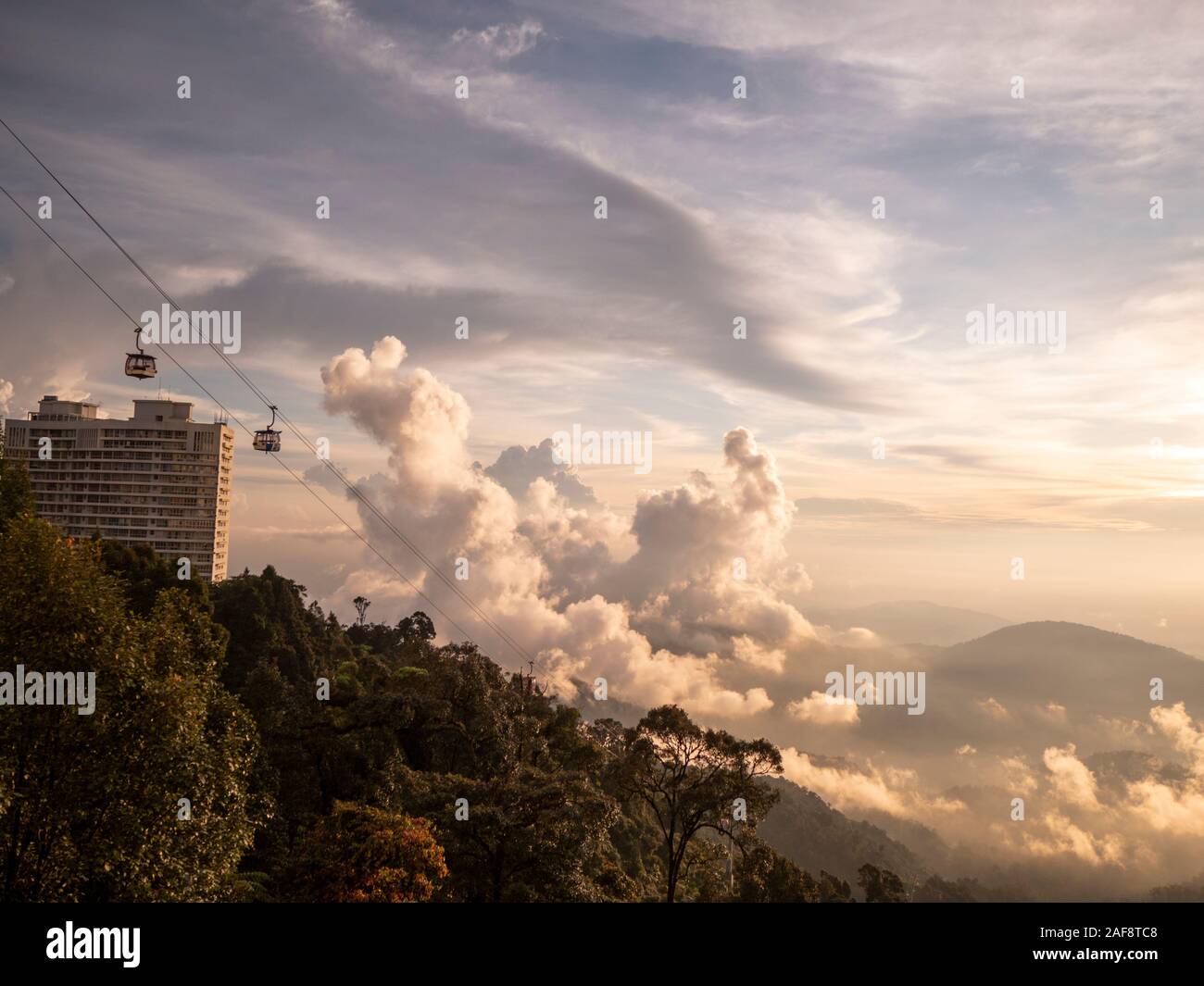 Genting Cablw Genting Malaysia telecabin / cable car line in the sky over town Stock ...