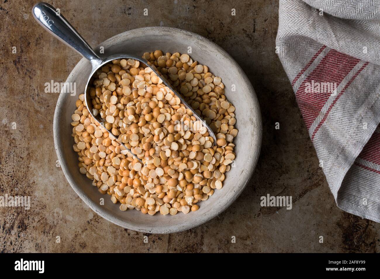 Uncooked Yellow Split Peas Stock Photo Alamy
