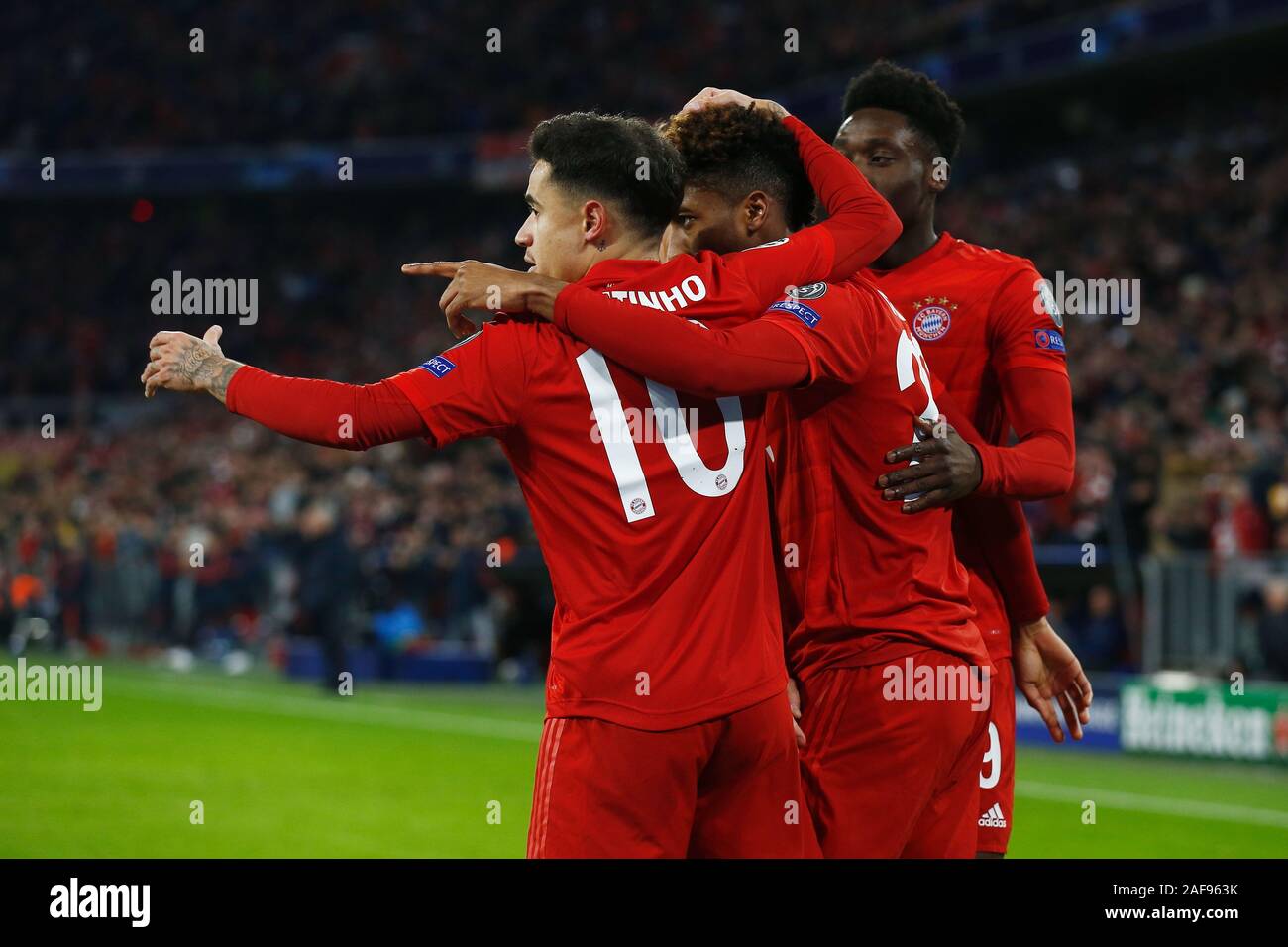 Munich, Germany. 11th Dec, 2019. Bayern Munchen team group (Bayern) Football/Soccer : Bayern Munchen team group celebrate after Coman's goal during UEFA Champions League group stage Matchday 6 Group B match between FC Bayern Munchen 3-1 Tottenham Hotspur FC at the Fussball Arena Munchen in Munich, Germany . Credit: Mutsu Kawamori/AFLO/Alamy Live News Stock Photo