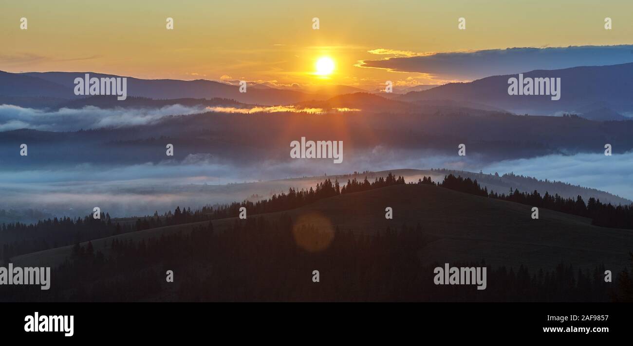 Sunrise Fog Over Mountain Hi res Stock Photography And Images Alamy