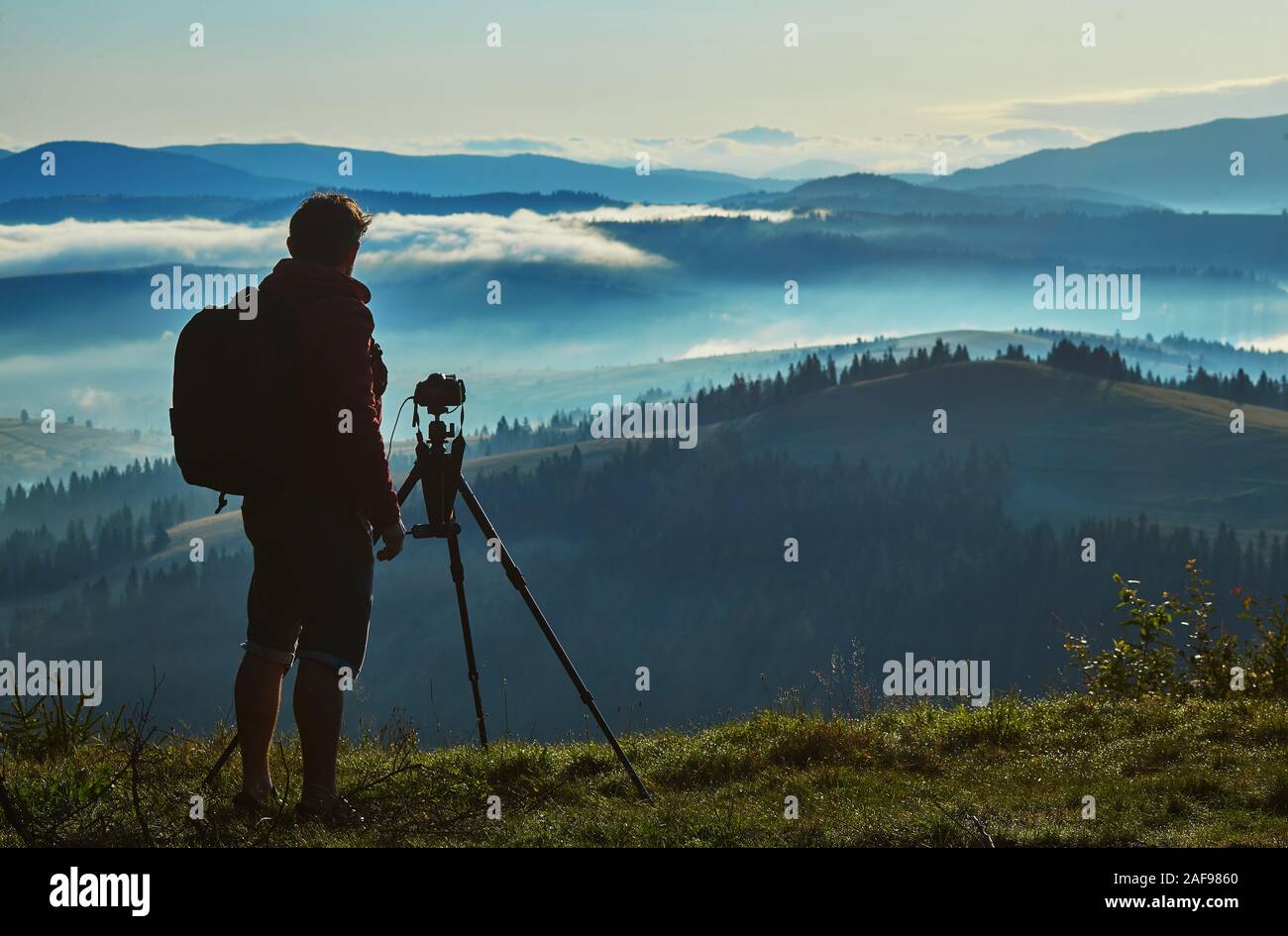 Tripod and camera hi-res stock photography and images - Alamy