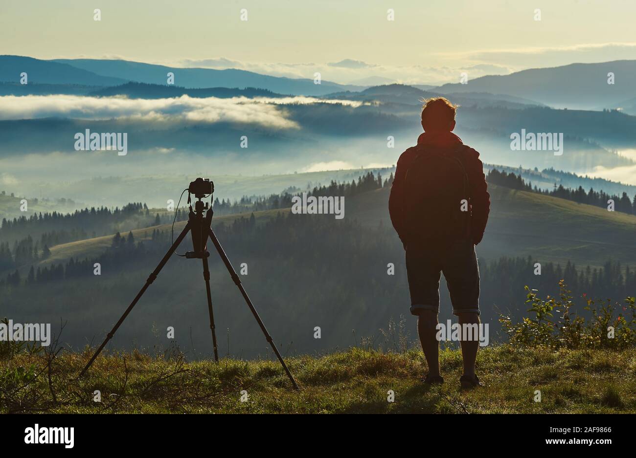 Tripod and camera hi-res stock photography and images - Alamy