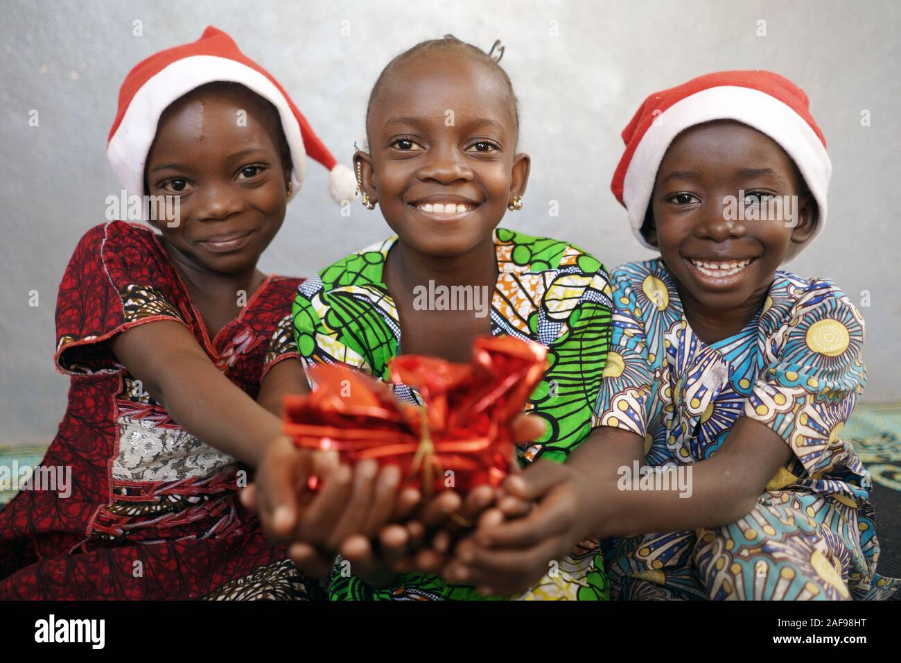 African children tree hi-res stock photography and images - Alamy