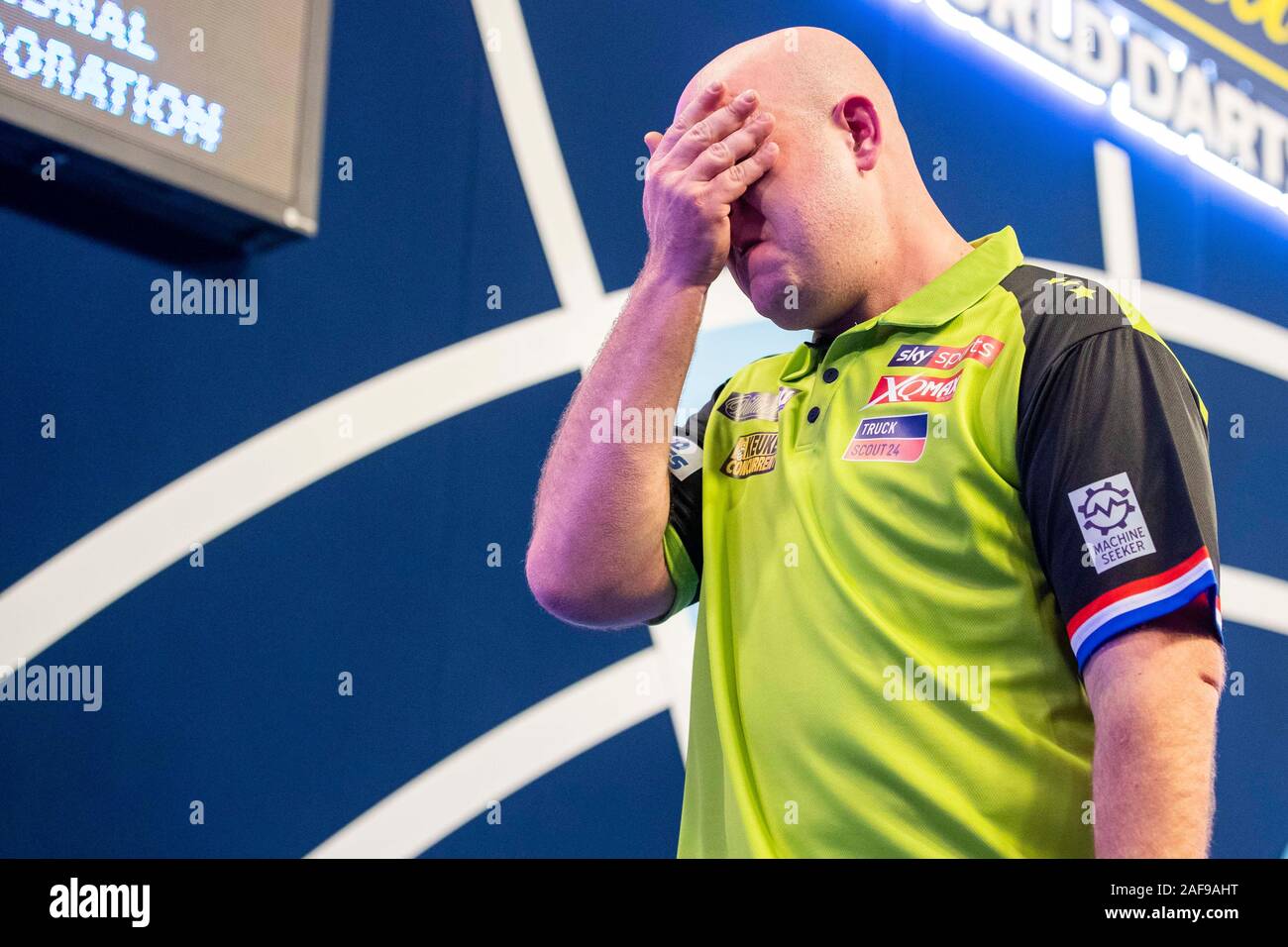 Darts Player Michael Van Gerwen High Resolution Stock Photography and  Images - Alamy