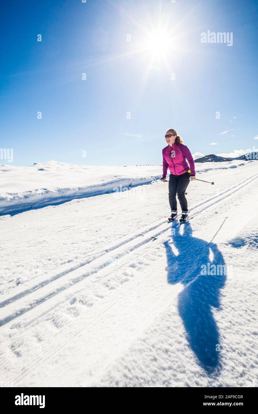 A woman cross country skiing on the trails near Sun Mountain Lodge in the Methow Valley, Washington State, USA. Stock Photo
