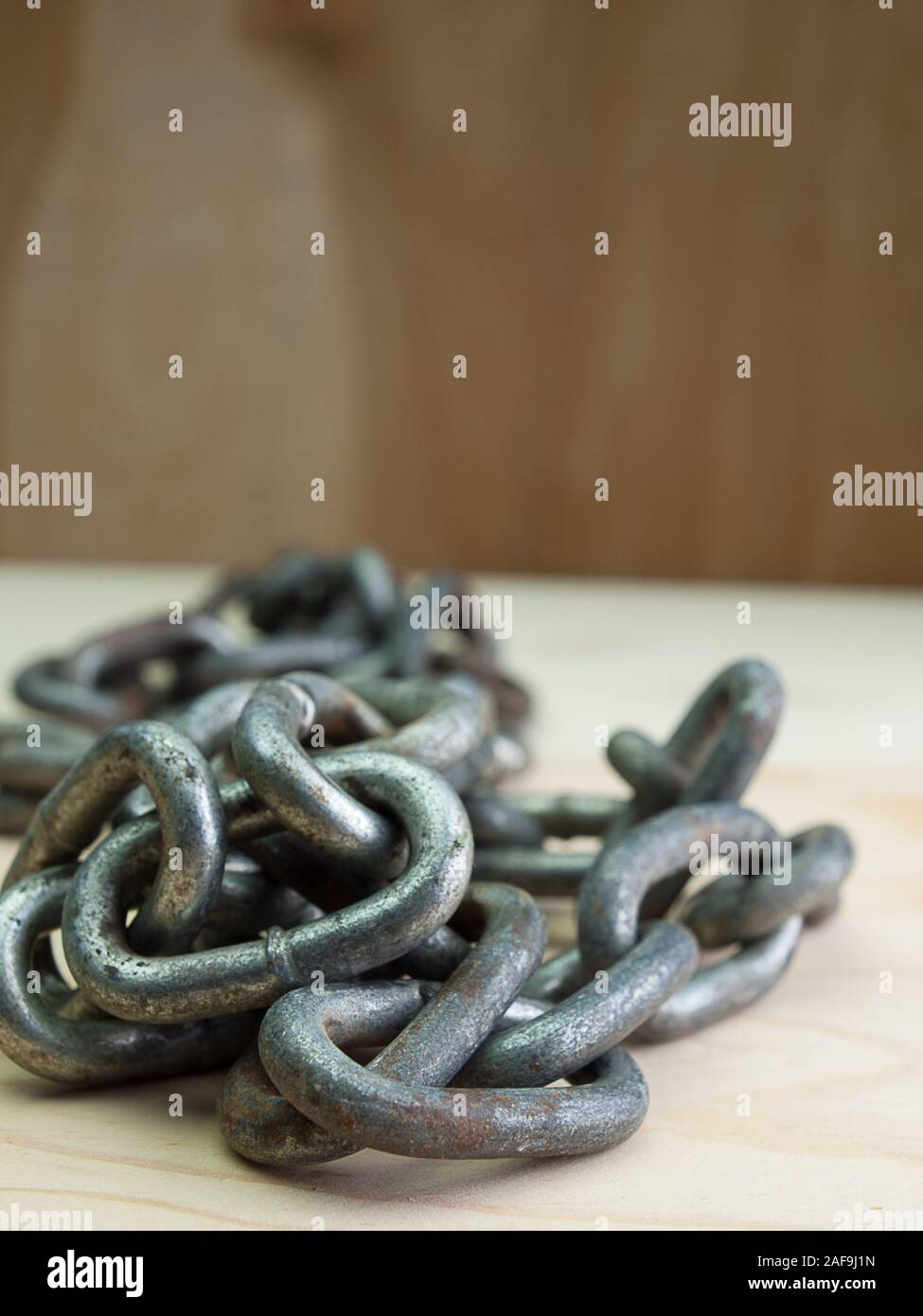 Repeating abstract chain hi-res stock photography and images - Alamy