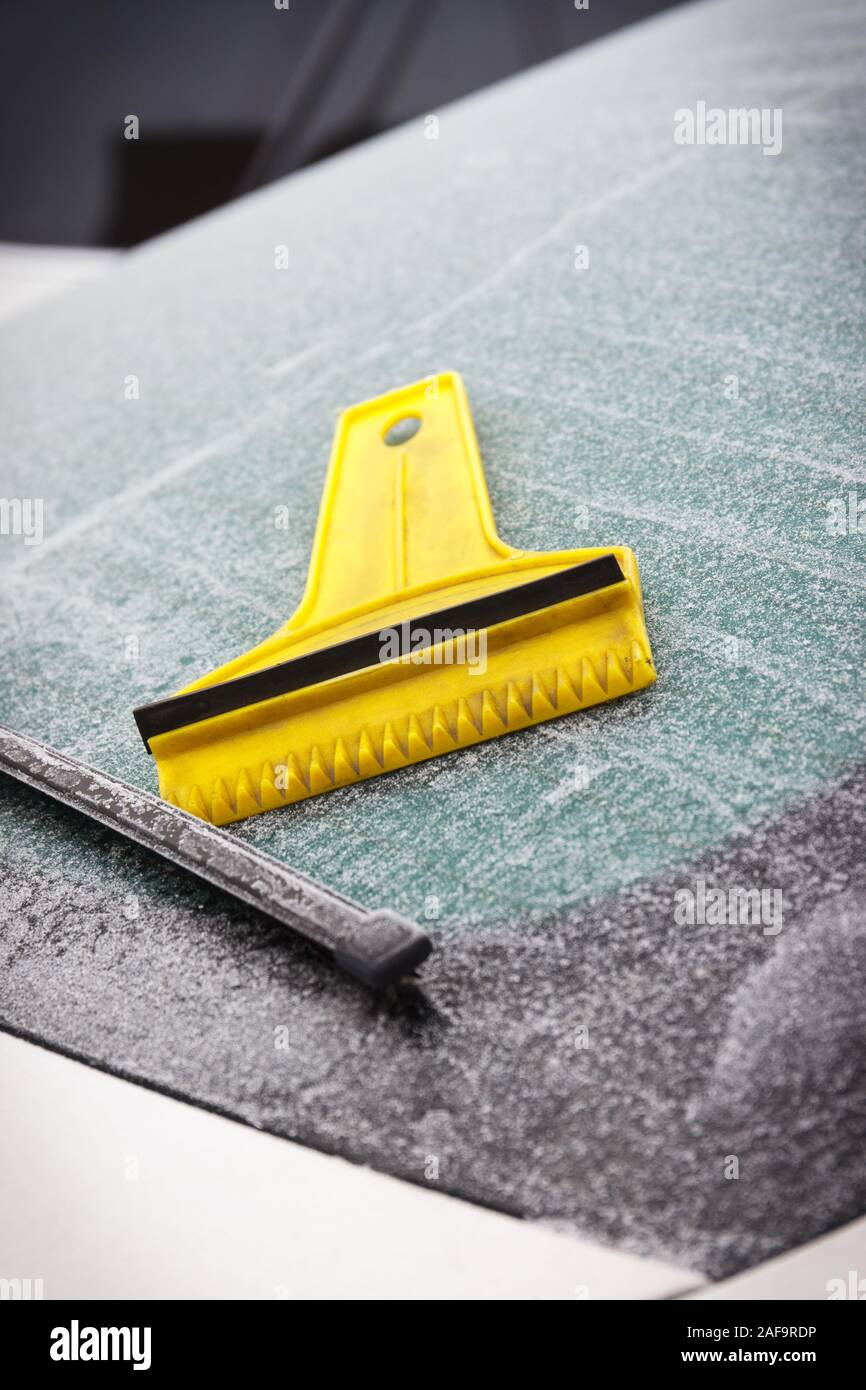  GEJRIO Ice Scraper for Car Windshield, 34 to 41.5 Extendable Snow  Brush, Telescoping Snow Scraper for Car Auto SUV Truck, Yellow : Automotive