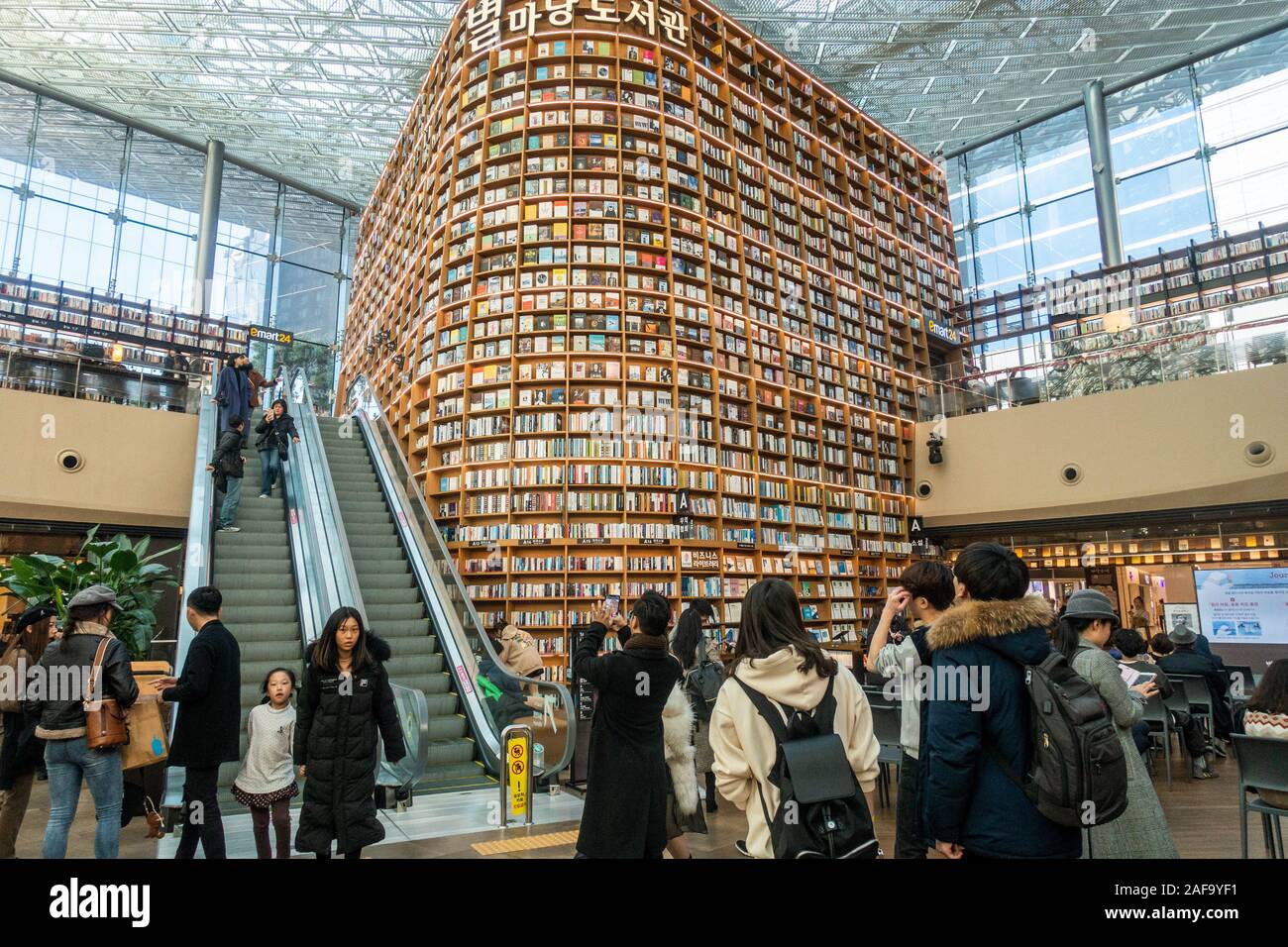 Seoul, South Korea - November 22nd, 2019: Starfield Library is an open public space where anyone can freely come to sit down and read books. Stock Photo