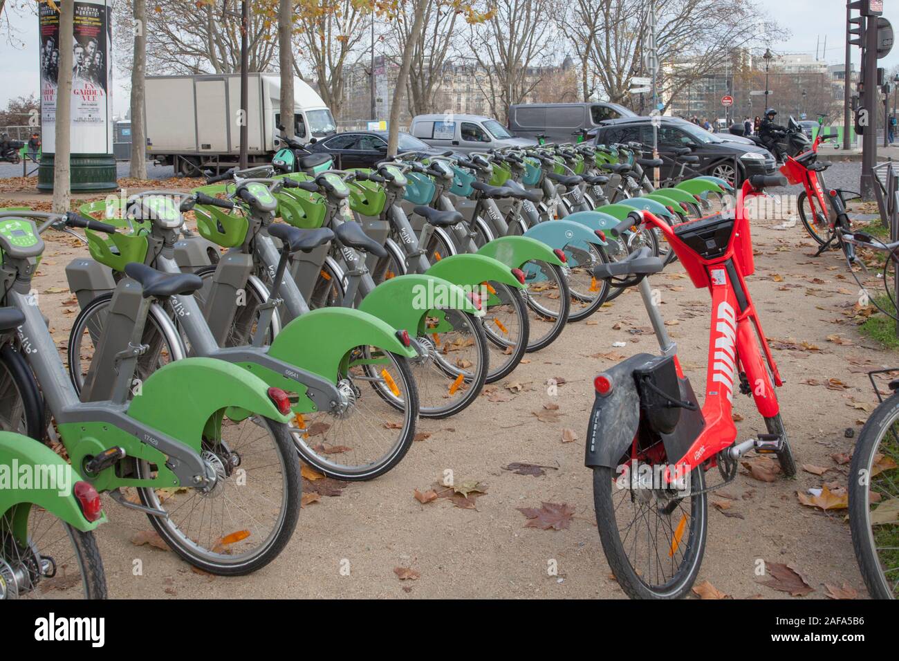 A Velib bike station in Paris. The green pedal bicycles are common through  Paris while the red electric Jump bikes (run by Uber) are more recent Stock  Photo - Alamy