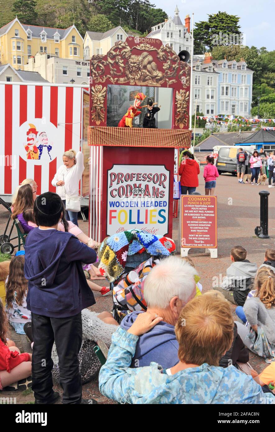 Traditional Punch & Judy show, Llandudno Stock Photo Alamy