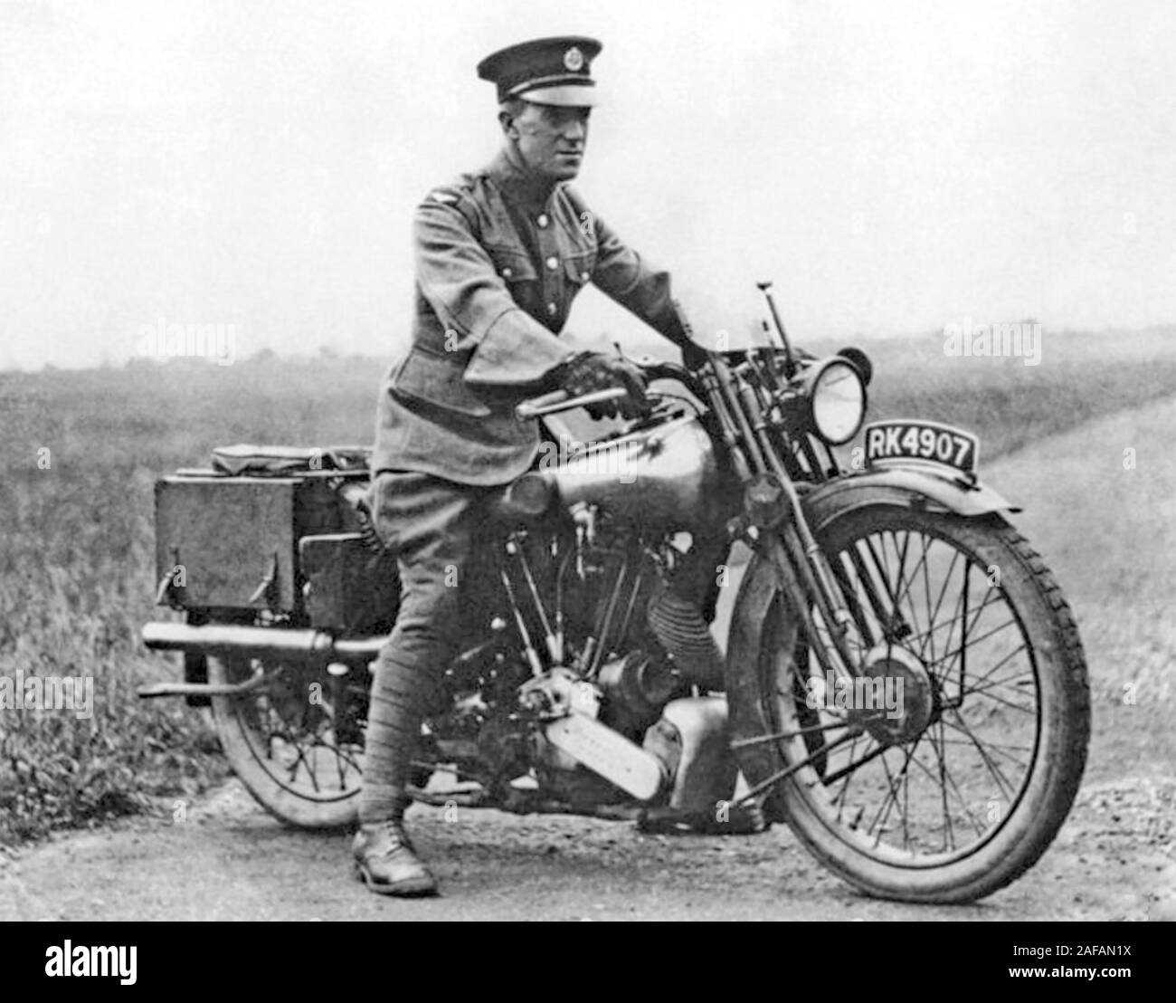 T.E.LAWRENCE (1888-1935) English army officer, diplomat, archeologist, writer about 1925 on his Brough Superior SS100 which he nicknamed George V Stock Photo