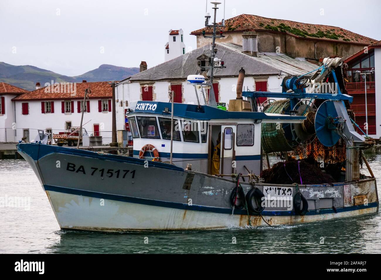 Seaweed harvest, Saint-Jean de Luz, Pyrénées-Atlantiques, France Stock Photo