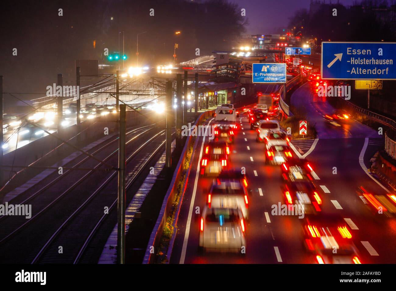 Essen, Ruhr area, North Rhine-Westphalia, Germany - Motorway A40 in the evening traffic in the Essen city centre. Essen, Ruhrgebiet, Nordrhein-Westfal Stock Photo