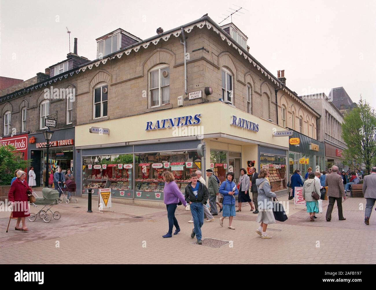 1987, Harrogate Town Centre, North Yorkshire, Northern England, showing