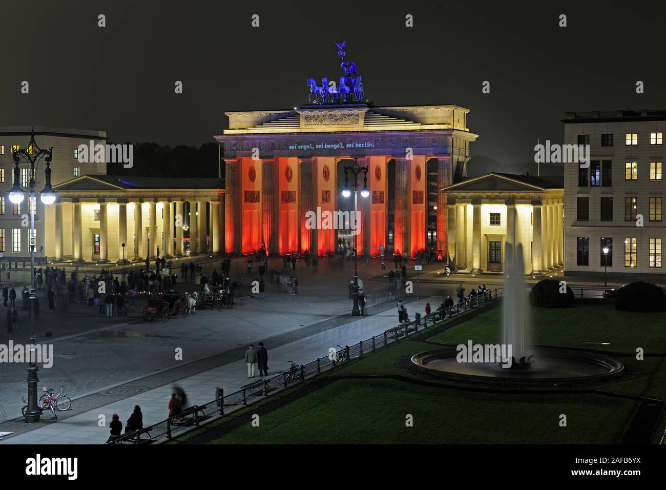 Brandenburger Tor am Pariser Platz, Berlin, Deutschland, Europa, illuminiert zum Festival of Lights 2009 Stock Photo