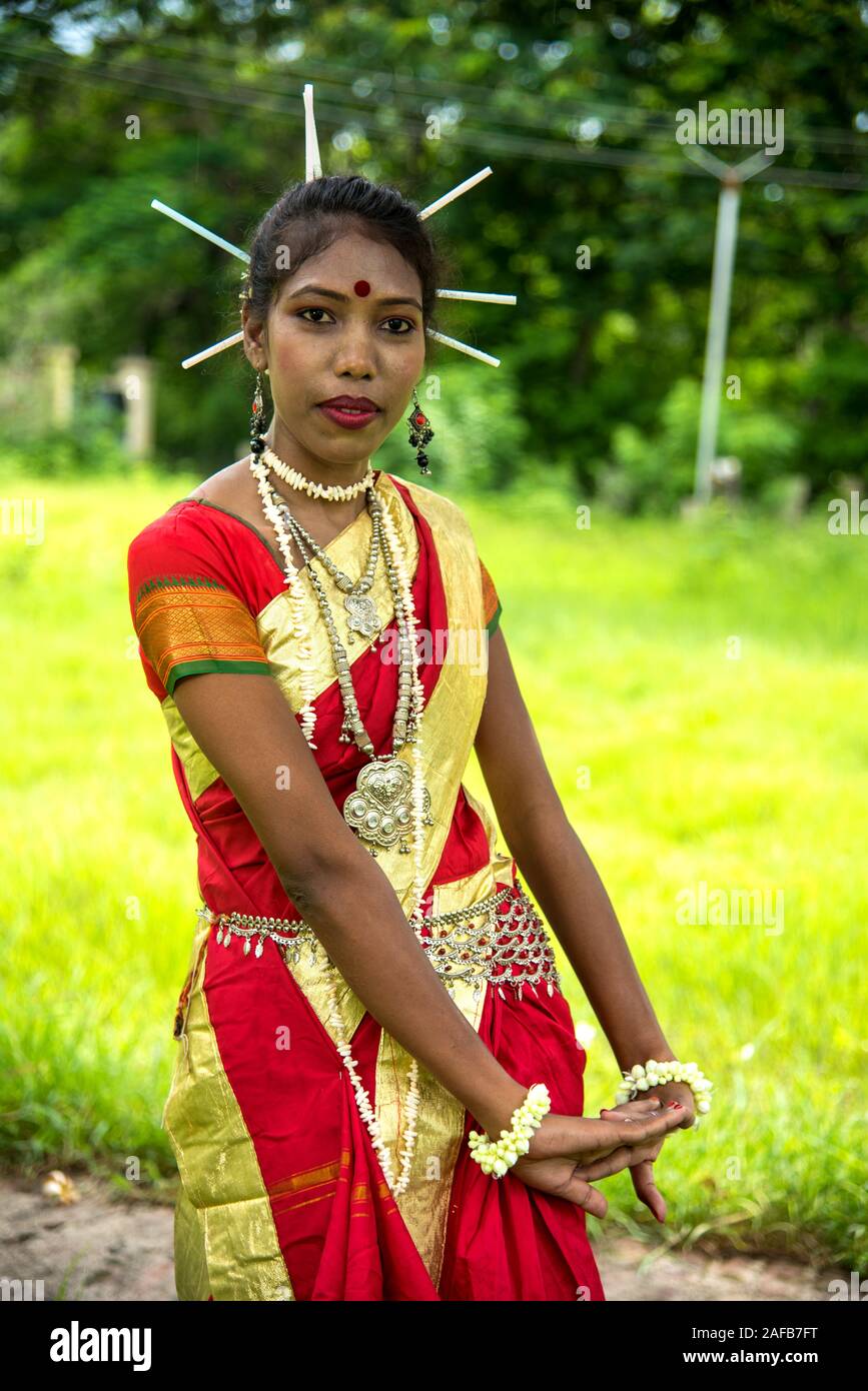 Gondi tribe hires stock photography and images Alamy