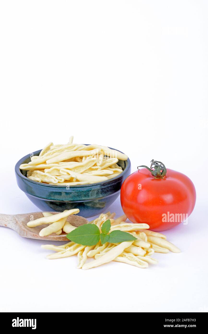 italienische Pasta, Fagiolini , Teigwaren , Nudeln, Tomate, Basilikum Stock Photo