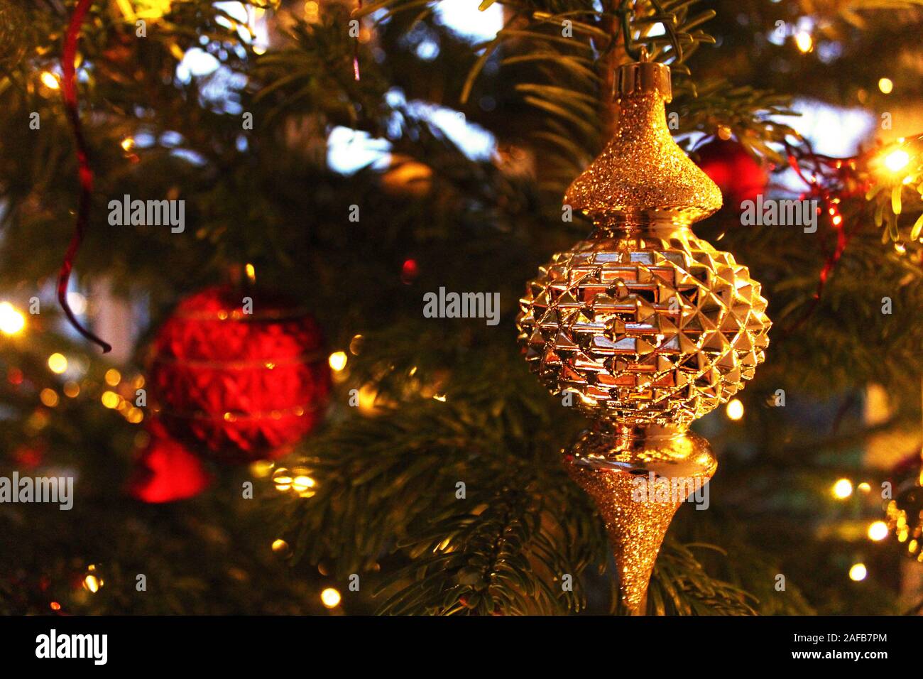 Gold decorations tree hi-res stock photography and images - Alamy