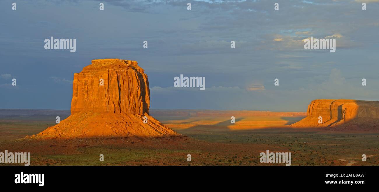 'Merrick Buttes' im letzten Licht bei Gewitter, Monument Valley, Arizona, USA Stock Photo