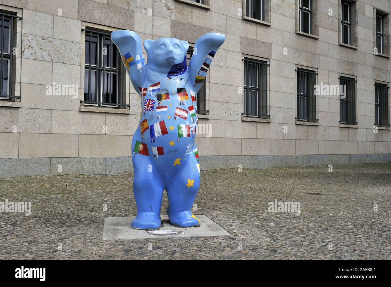 sogenannter Buddy Baer vor einem Seitenfluegel des Finanzministerium in Berlin, Deutschland, Europa Stock Photo