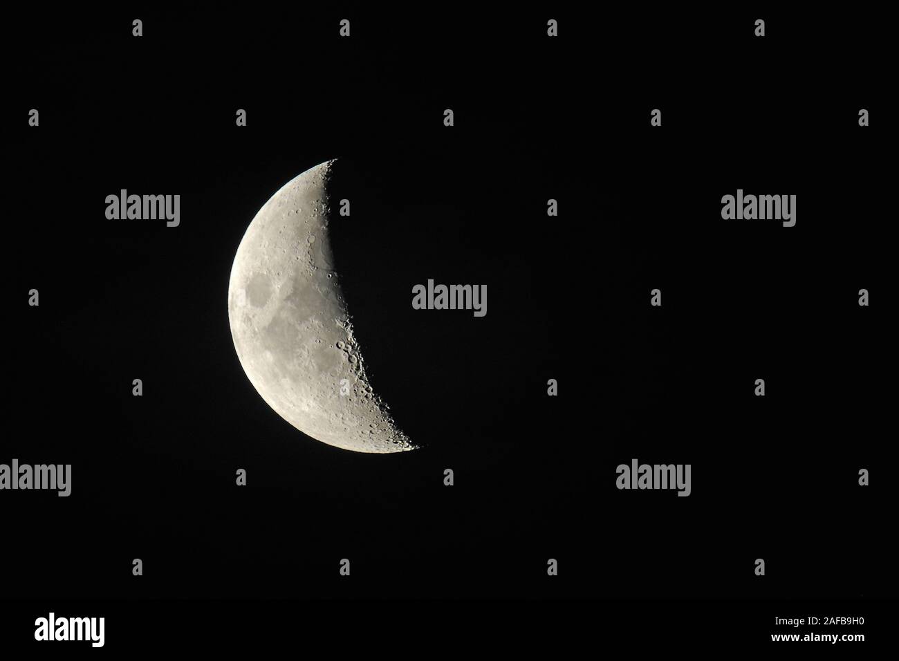 Mond, Erdmond, Halbmond gesehen von der Nordhalbkugel, Deutschland, Europa Stock Photo