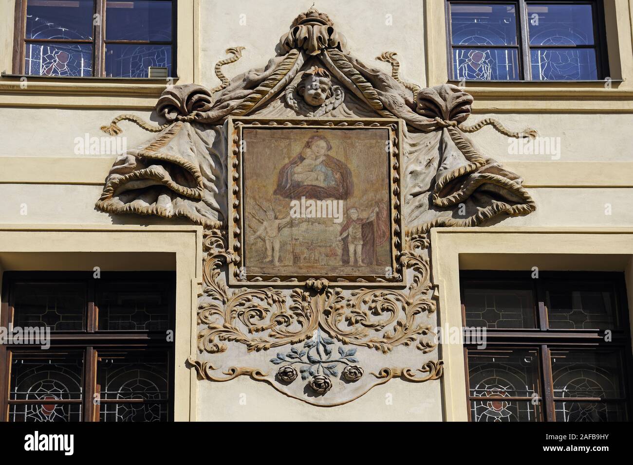 Marienbild an einer historischen Fassade auf der Kleinseite , Prag, Tschechien, Europa, Boehmen Stock Photo
