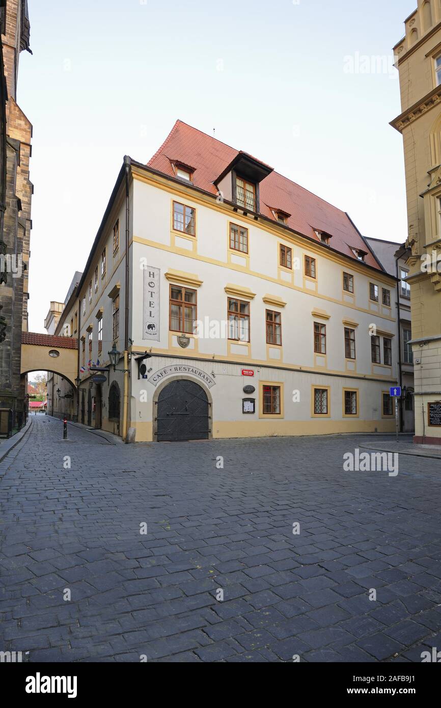 typisches Altstadthotel, Cerny Slon, Schwarzer Elefant, Altstadt, Altstaedter Ring, Prag, Boehmen, Tscheschien, Tschechische Republik , Europa Stock Photo