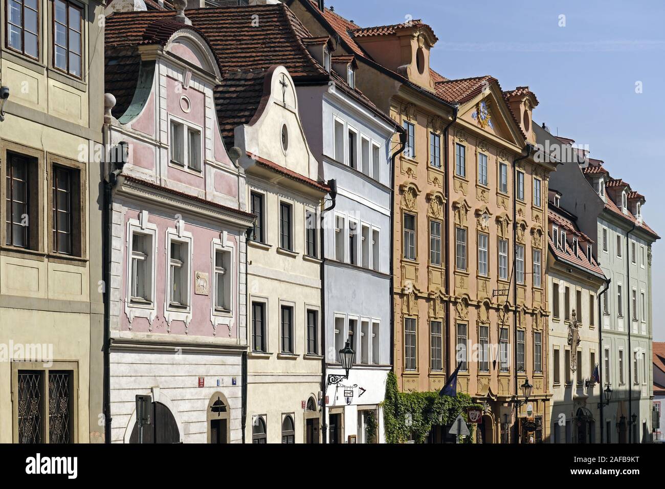 historische Haeuser und Fassaden auf der Kleinseite , Prag, Tschechien, Europa, Boehmen Stock Photo