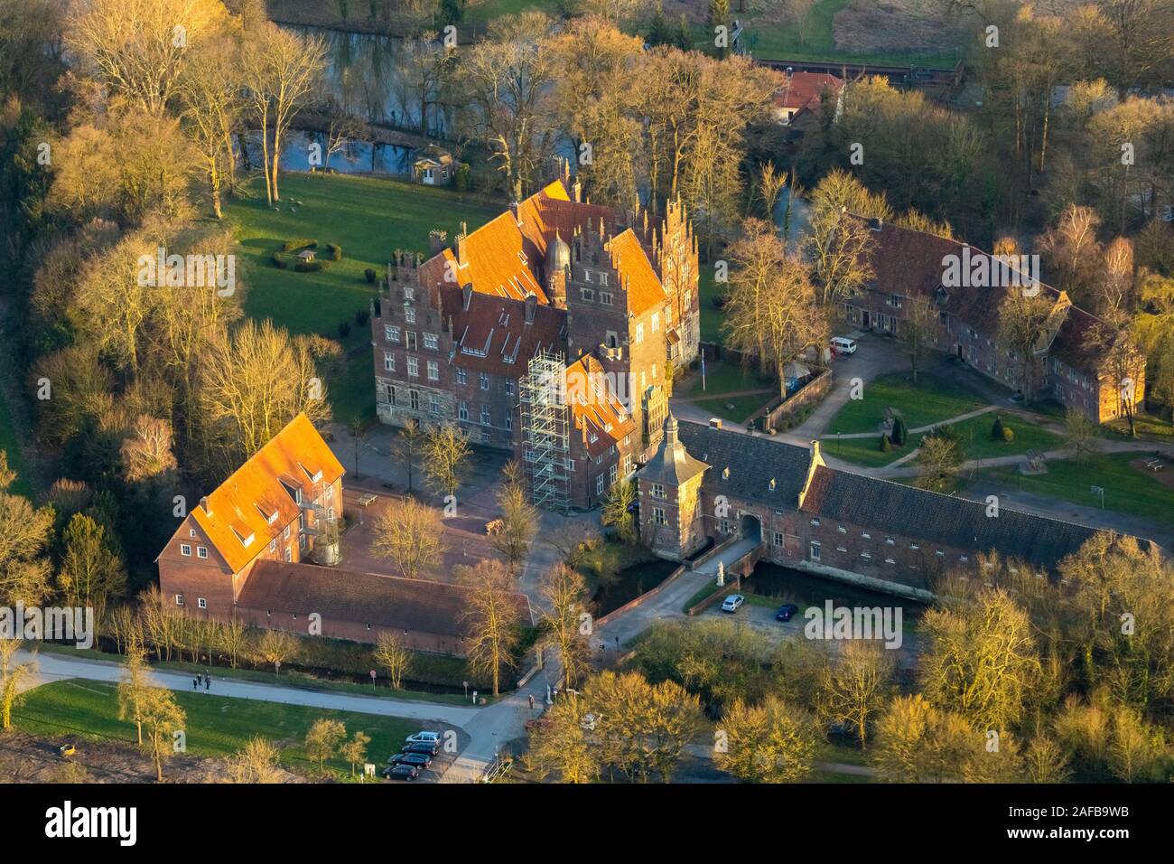 Luftbild Castle Heessen Privatschule Und Internat Schloss Heessen Is A State Certified Boarding School In Hamm Lsh Heessen Boarding School Schlosss Stock Photo Alamy