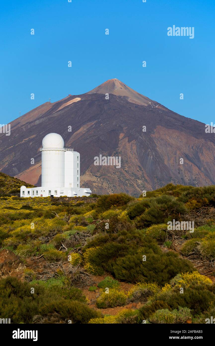 Observatorio del Teide, Sternwarte im Teide-Nationalpark, UNESCO-Weltnaturerbe, hinten der Vulkan Teide, Teide-Nationalpark, Aguamansa, Teneriffa, Kan Stock Photo