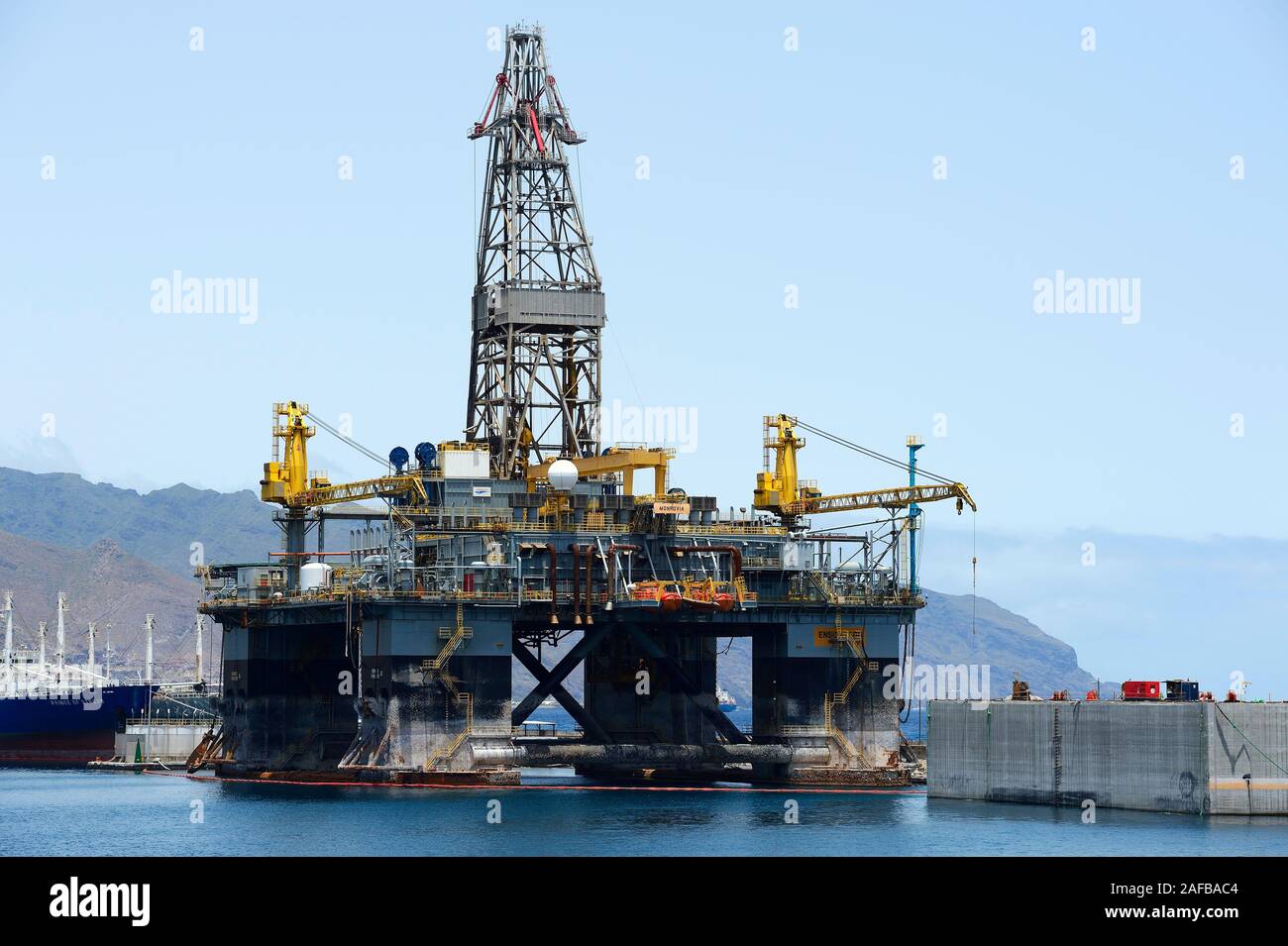 Ölbohrplattform im Hafen von  Santa Cruz de Tenerife, Canarias, Spanien Stock Photo