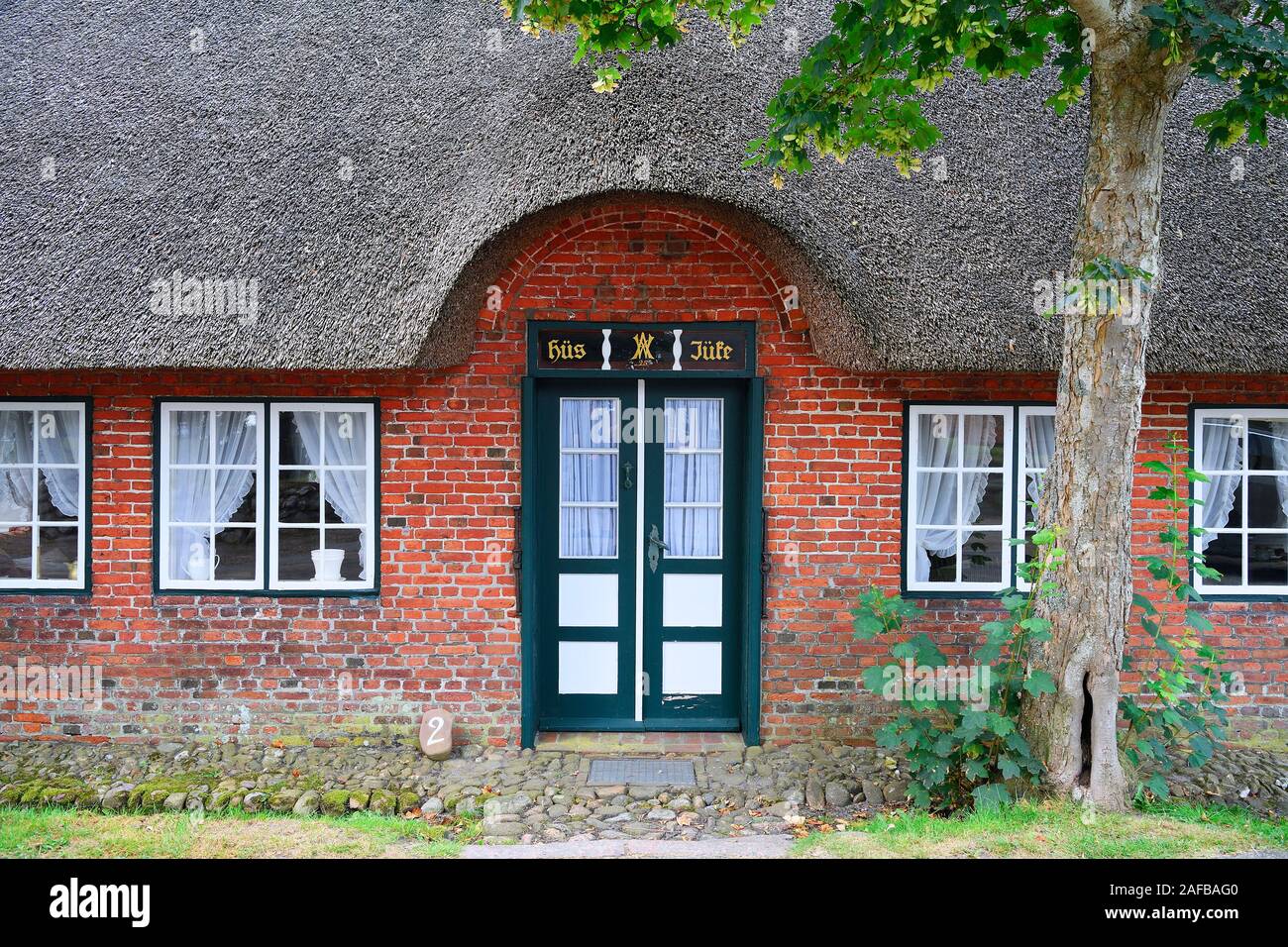 typischer Eingang in ein altes Friesenhaus, Reetdachhaus,  Keitum, Sylt, nordfriesische Inseln, Nordfriesland, Schleswig-Holstein, Deutschland Stock Photo