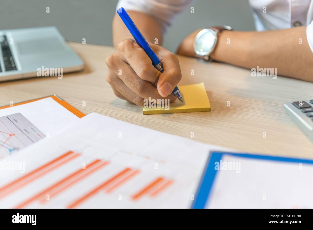 Write Office Notes Working desk sticky note hi-res stock photography and images - Alamy