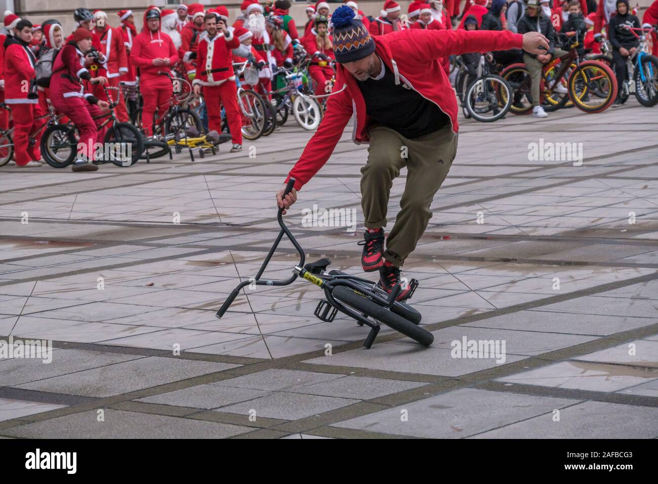 London, UK. 14th Dec, 2019. Hundreds of BMX riders from BMX Life and House  of Vans London dressed as Santas (with a few elves) in Forum Magnum Square  on Santa Cruise 6,