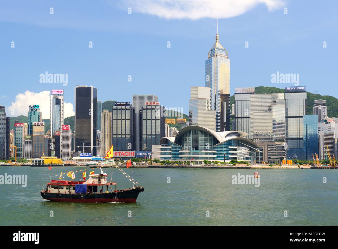 Gebäude der Central Plaza in Central, Hongkong Island, gesehen von Kowloon, Hongkong, China Stock Photo
