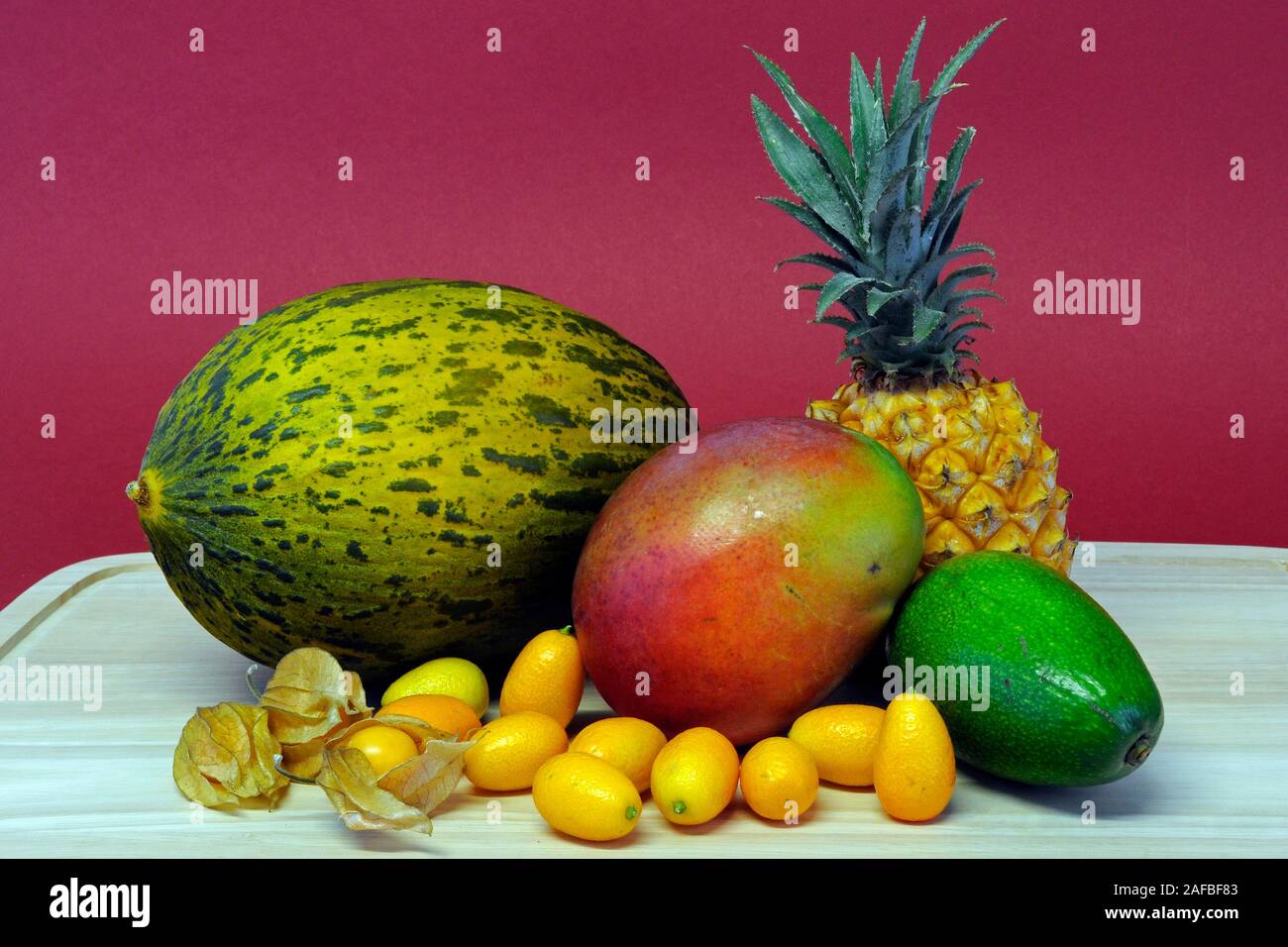 Pomelo, Mango, Ananas, Kumquats, Physalis, Avocado Stock Photo - Alamy